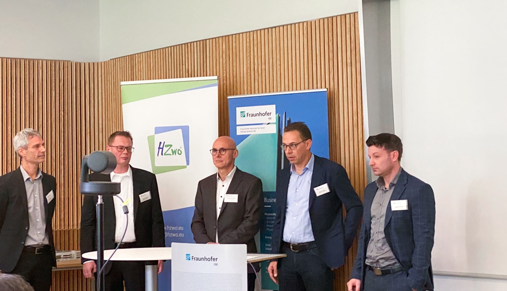 MEA-Produktion @ Fraunhofer ISE Plenumsdiskussion zu den Themen MEA-Produktion und die Zukunft der Wasserstofftechnologie, von links nach rechts: Herr Ulf Gross (Fraunhofer ISE), Herr Eckhard Wellbrock (thyssenkrupp AG), Herr Johannes Jansen (Optima life science GmbH), Herr Andreas Weigel (Printum Technology GmbH), Herr Paul Schwingshärl (Mühlbauer GmbH & Co. KG)